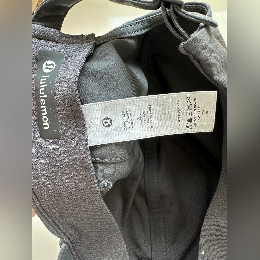 Lululemon hat - Picture 2 of 4